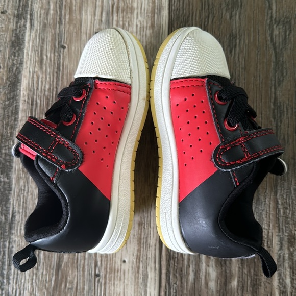 Disney's Mickey Mouse Baby Boys Court Sneakers, Sizes 6 - Picture 6 of 10